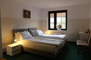 Отель Hotel Kruk Смардзевице Двухместный номер с 1 кроватью или 2 отдельными кроватями-3